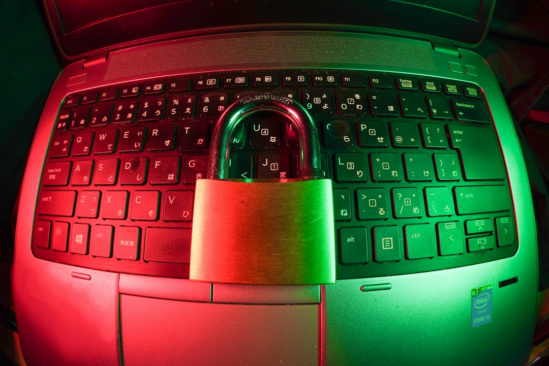 パスワードとアカウントの安全を見直す様子